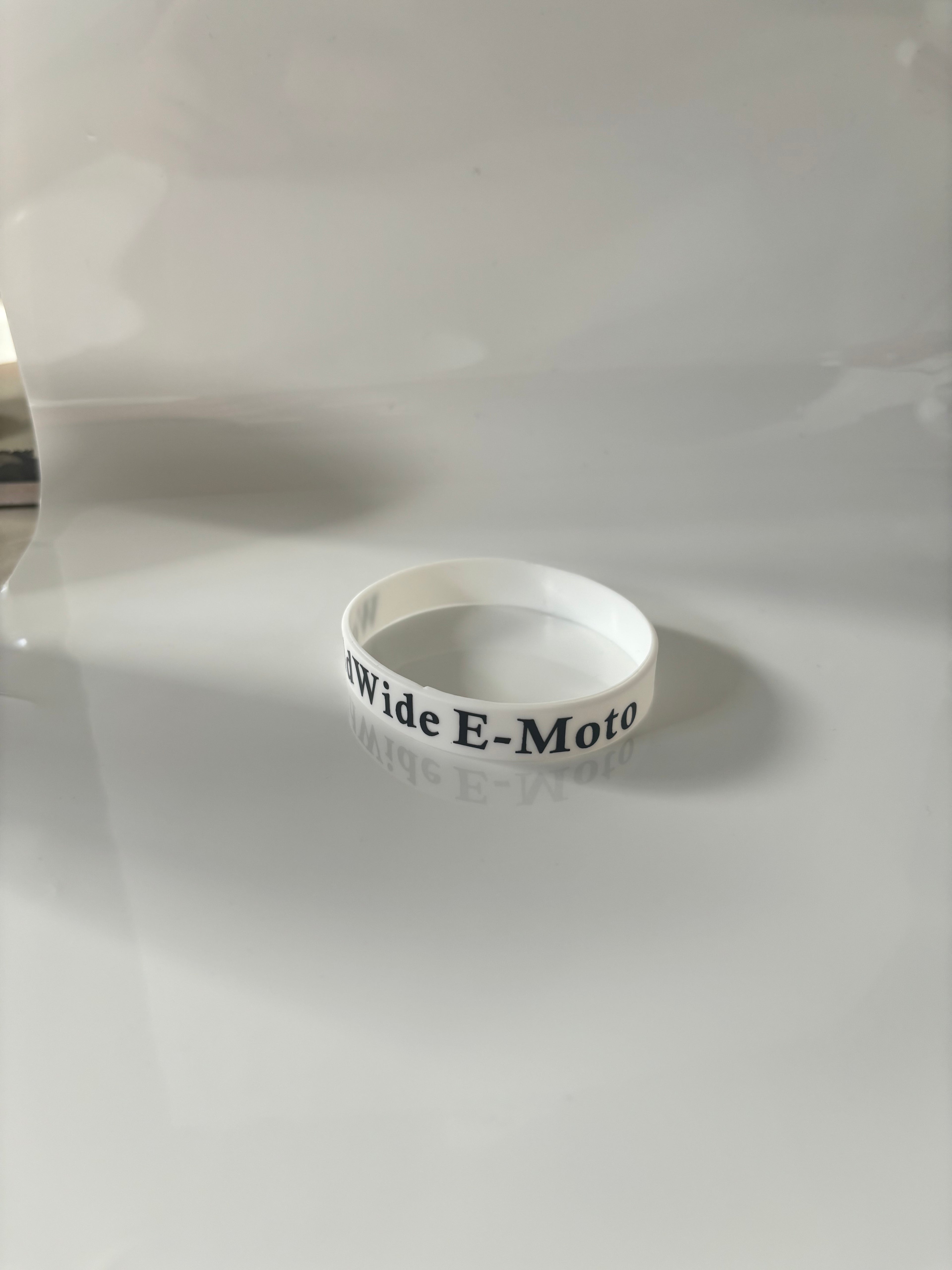 WorldWide E-Moto bracelet